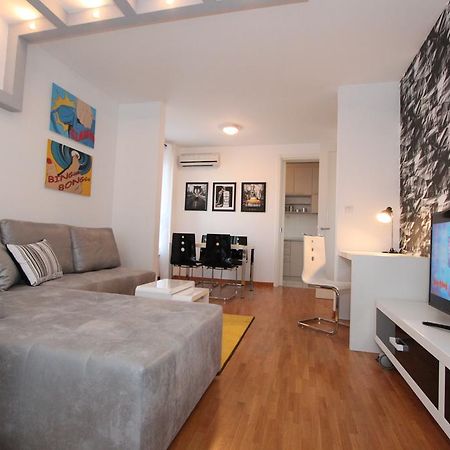 New Belgrade Apartment Neven, Parking 5 Evra Dan Exteriör bild